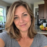 Jennifer L., 43, a stay-at-home mother of four in Houston, Texas, who reported lighter legs at the end of busy days on Flush Factor Plus